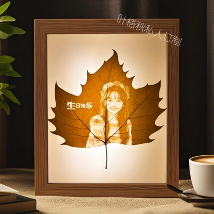 custom photo giftsLeaf carving custom creative photos as a gift for friends or mothers