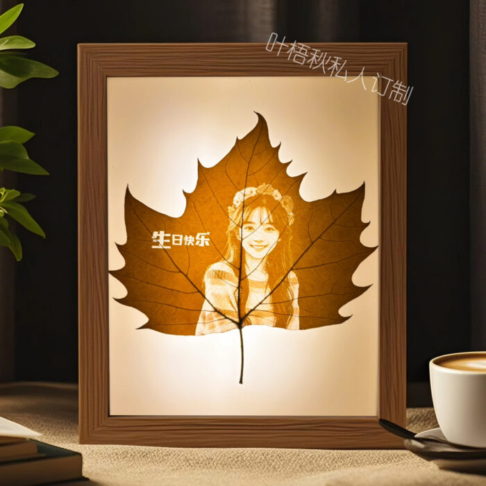 custom photo giftsLeaf carving custom creative photos as a gift for friends or mothers